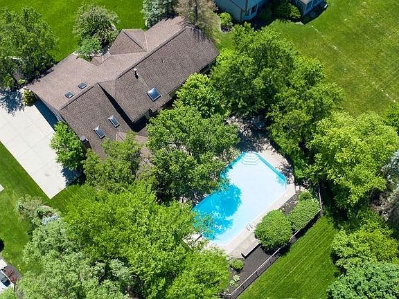 2nd image of 790 Weston Park Dr