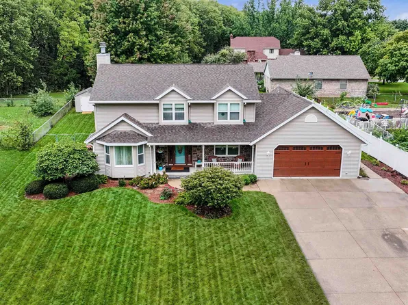 711 E Azalea Ter, Beloit, WI 53511