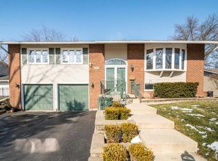 2520 Stonewall Ave, Woodridge, IL 60517