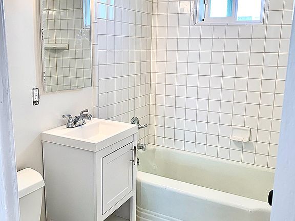 5th image of 1041 Ocean Park Blvd APT A