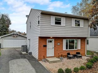 410 Greenland Ave, Oconomowoc, WI 53066