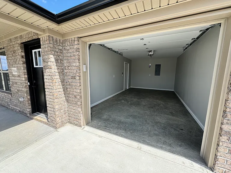 7032 Caravan Dr — Photo 2