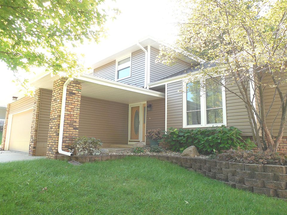 This Pristine Tri-Level is located in Popular Monarch Place.