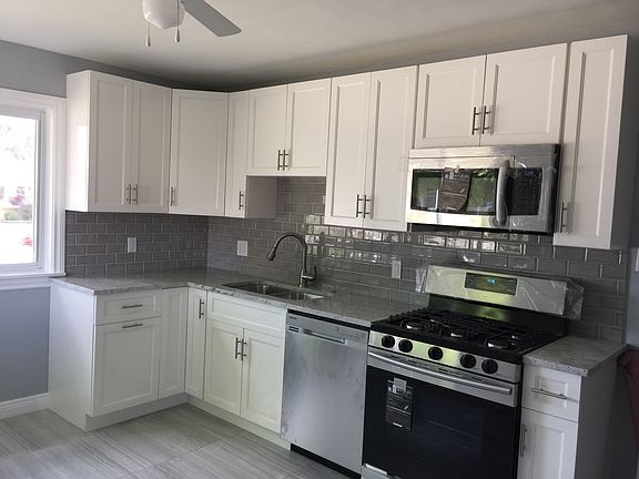 3rd image of 220 Eastern Ave