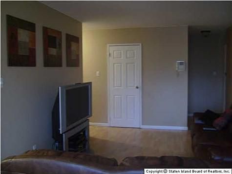 4th image of 1286 Rockland Ave APT 2G