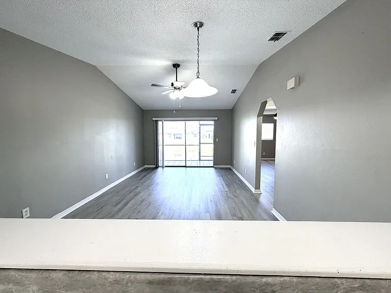 823 Gleason Pkwy — Photo 7