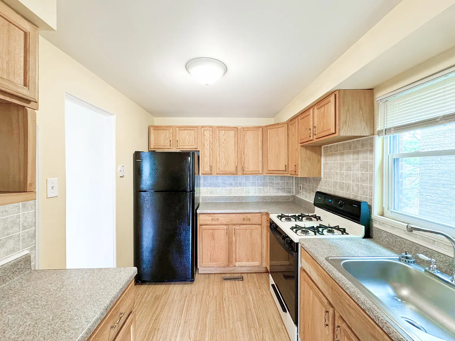 3949 Murray Ave photo 1