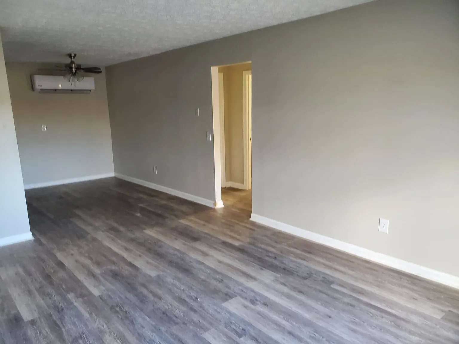 820 E Main St — Photo 2