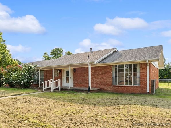 412 Cobblestone Ct, Pryor, OK 74361