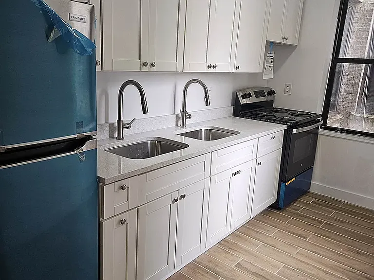 1833 Ocean Ave #1E — Photo 1