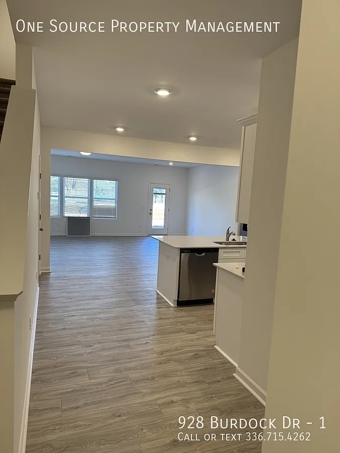 3 bed, 2.5 bath, 1762 sqft, $1,895 — Photo 4