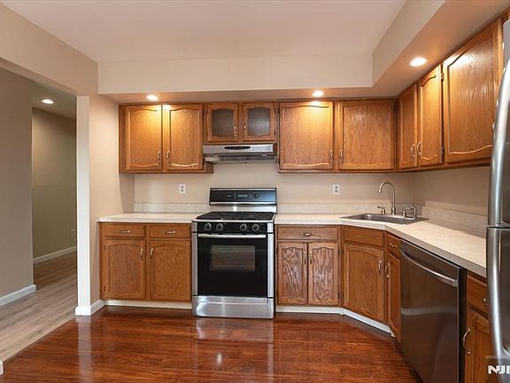 3rd image of 23 Foxboro Ln APT E