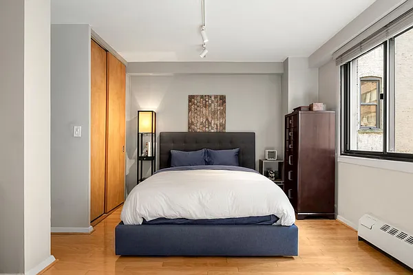 Sold by Warburg | media 4