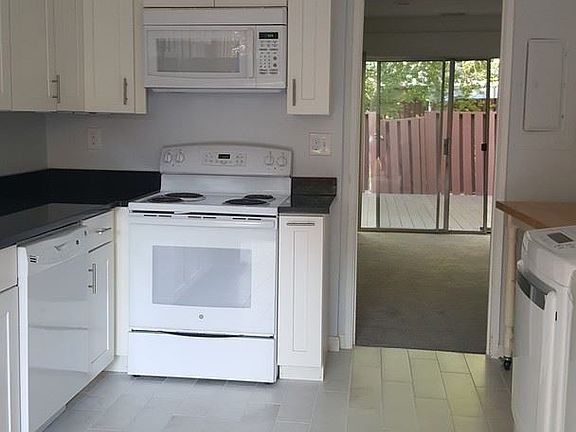 3rd image of 2393 Southgate Sq