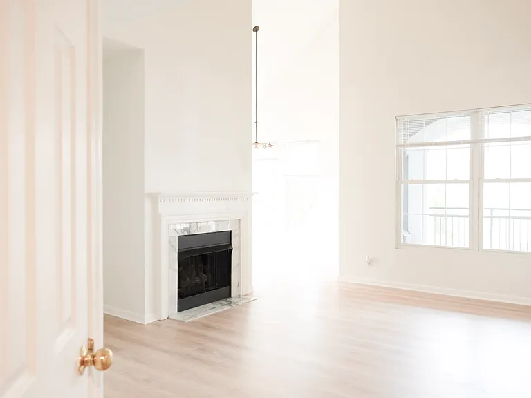 46628 Drysdale Ter #302 — Photo 2
