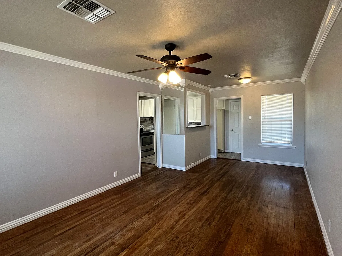 Building Photo - 4941 Willowbrook Dr