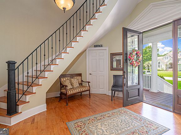 5th image of 1 Cedar View Dr
