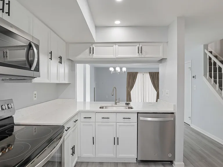 2403 S Walter Reed Dr — Photo 9