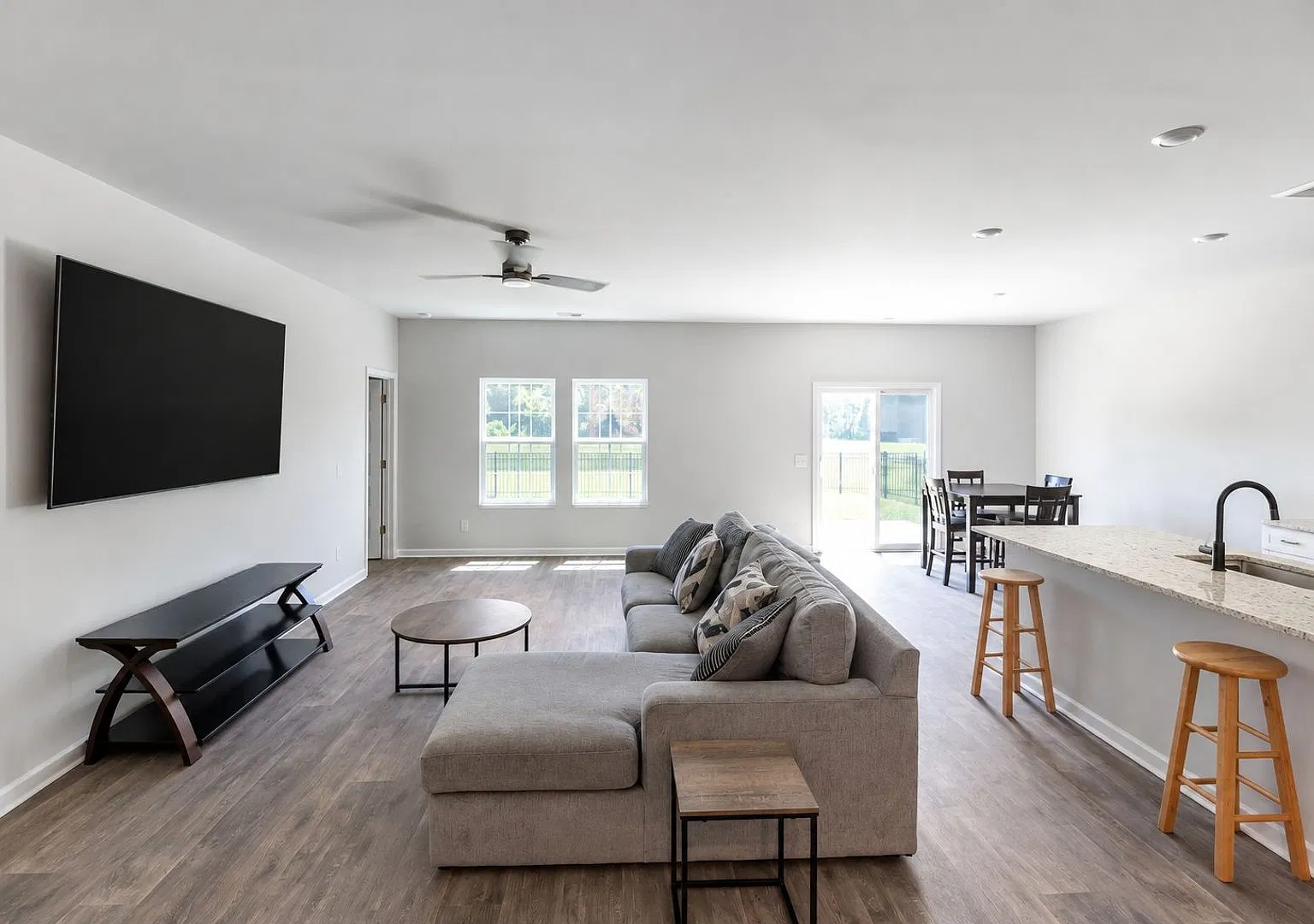 Simply Comfortable 4BR Home in Edgewater at New Hampstead — Photo 4