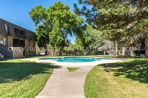 4884 S Highland Cir #13 Photo 1