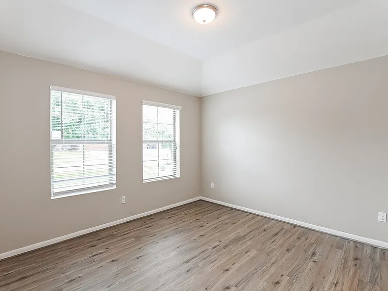 376 Henry St — Photo 14