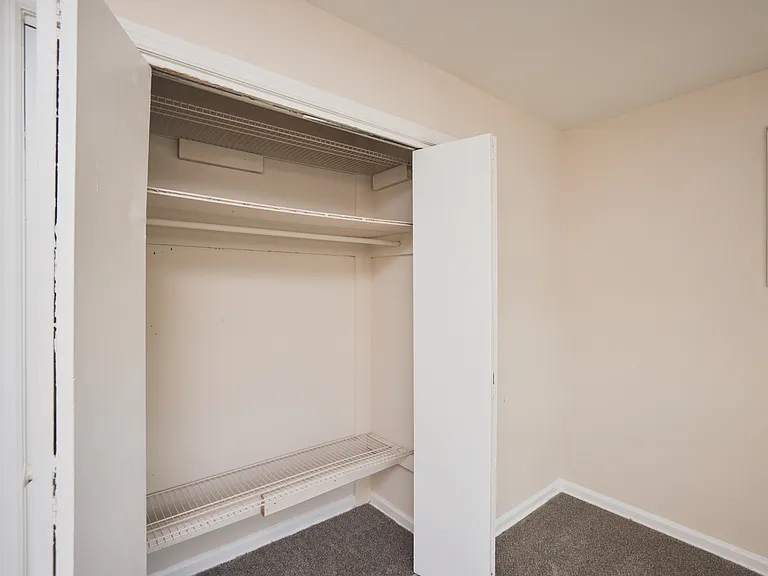 Lenox Apartments — Photo 18
