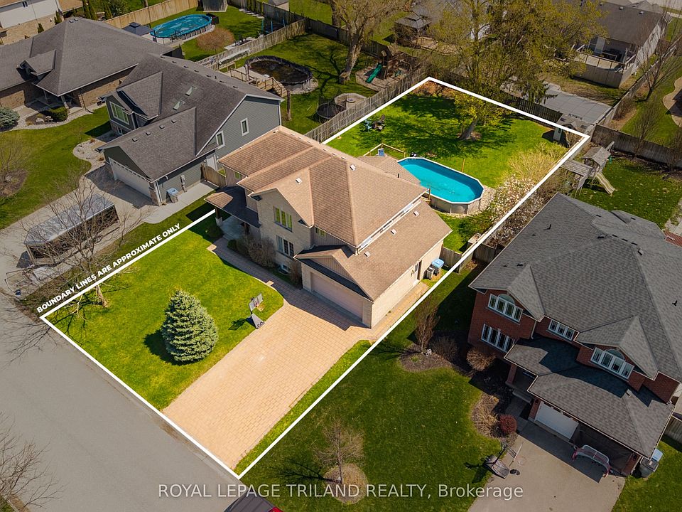 1st image of 40 Fieldstone Cres S