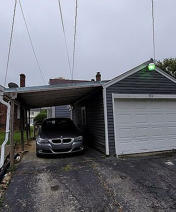 3rd image of 814 W 43rd St