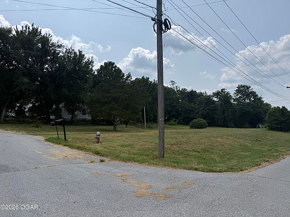 3rd image of 355&357 Roberts Dr