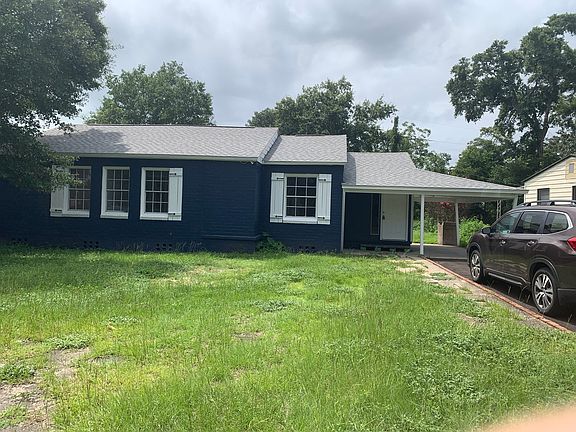 3rd image of 107 SE Syrcle Dr