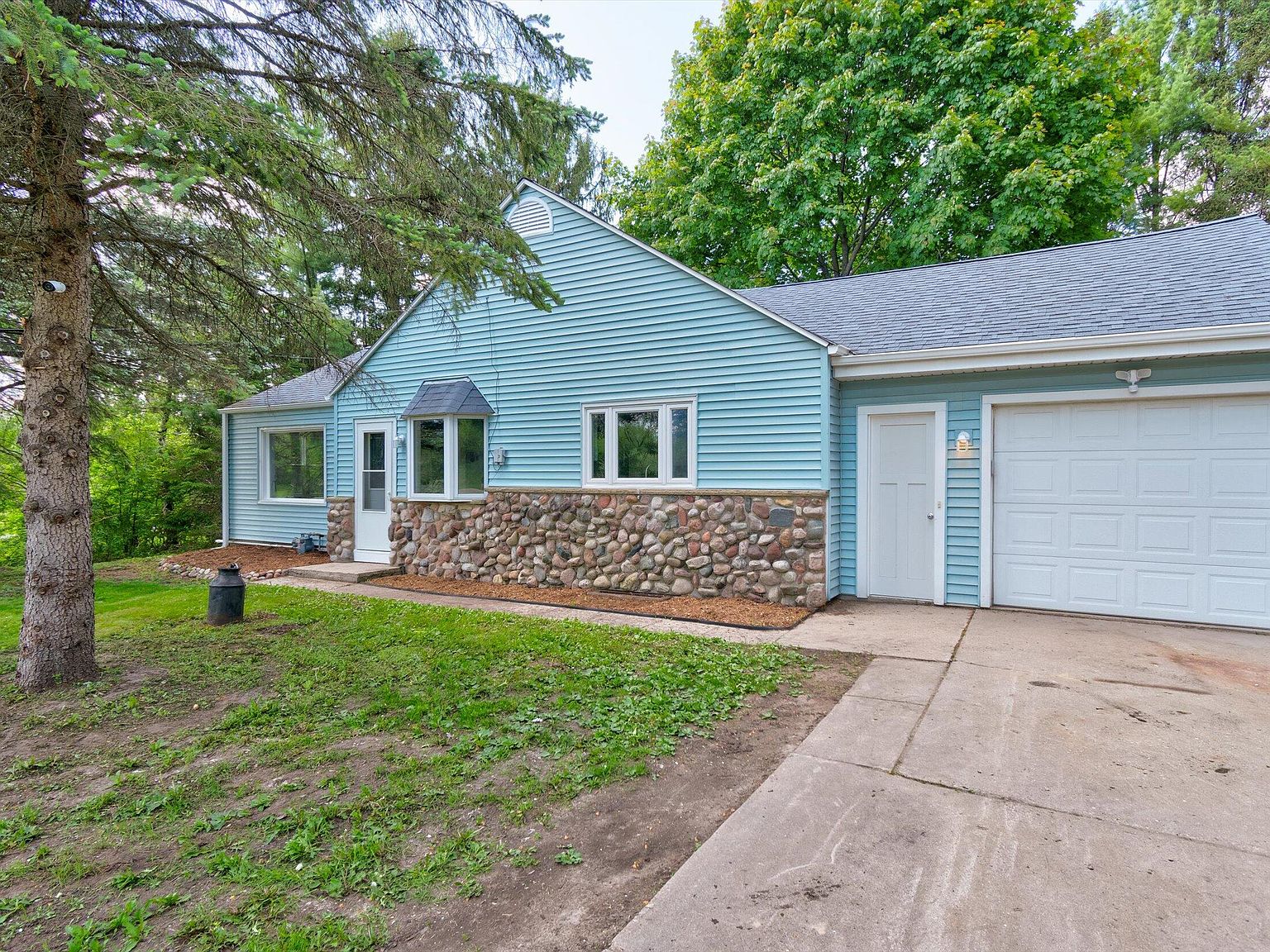 2370 Wallace Lake Rd, West Bend, WI 53090 Zillow