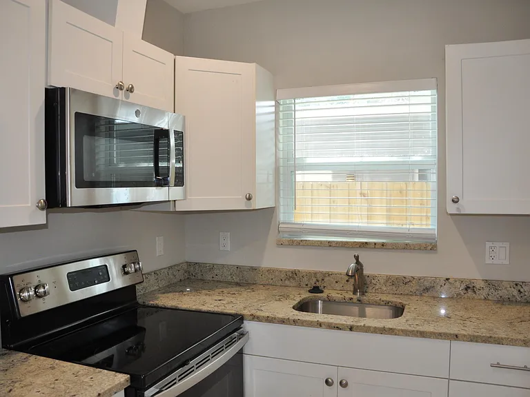 1216 NW 6th Ct #2 — Photo 7