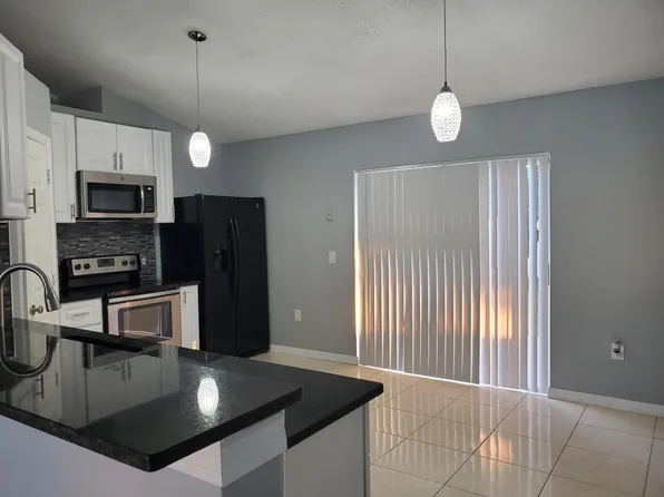 1122 Saint Tropez Ct, Kissimmee, FL 34759