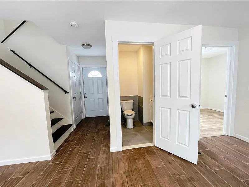 3 bed, 1.5 bath, 1100 sqft, $1,950 — Photo 3