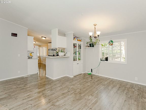 4th image of 21 Cathmar Park Ln
