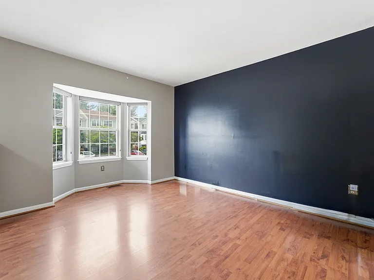 10703 Campus Way S — Photo 5