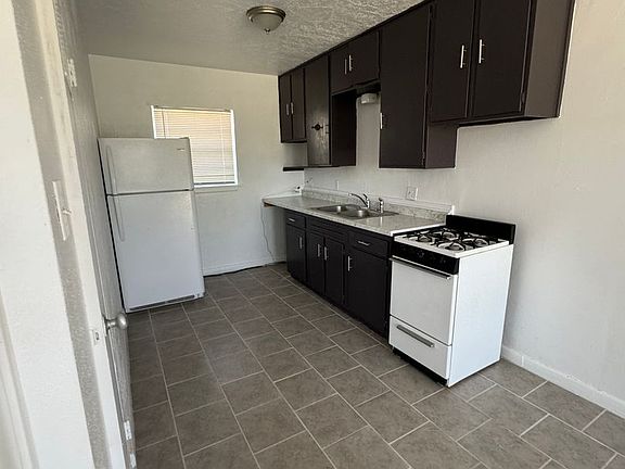 3rd image of 700 E Park St #8