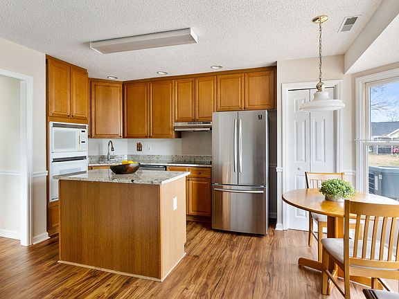 5th image of 9068 Delancey Cir