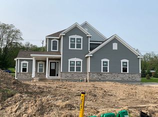 S Fox Tail Ct, New Berlin, WI 53151