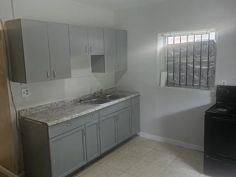 4628 NW 16th Ave — Photo 5