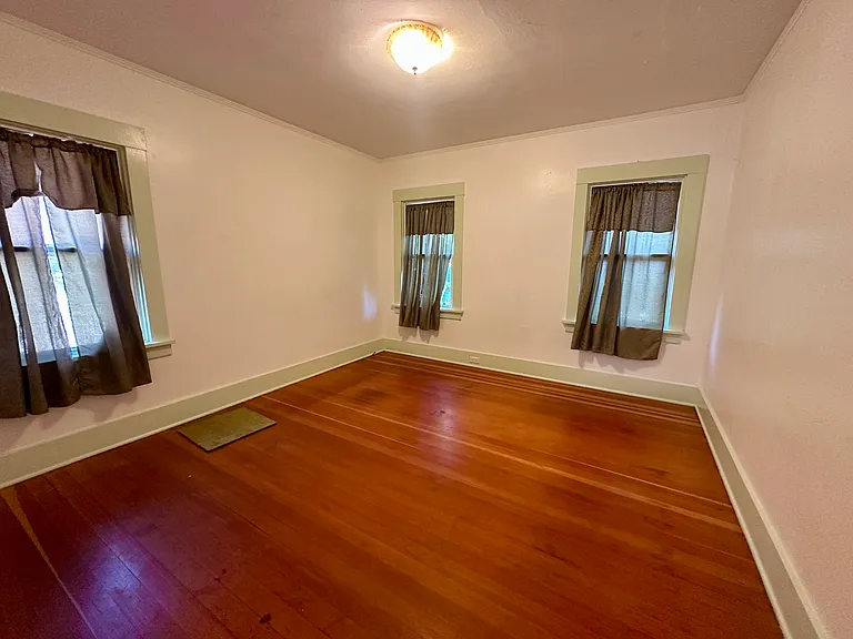 914 Slater St — Photo 11