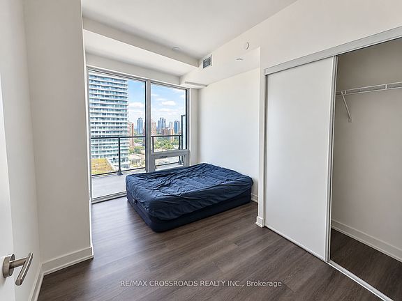 5th image of 448 Burnhamthorpe Rd W #1304