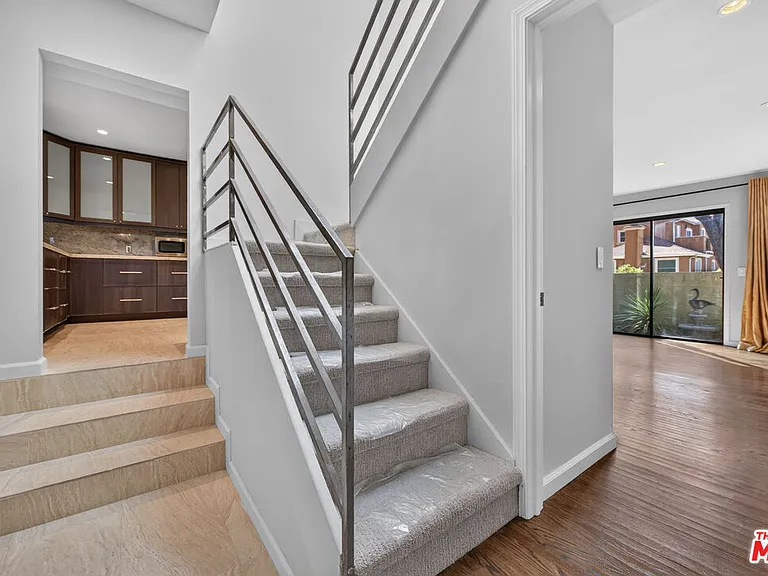 1727 Delaware Ave — Photo 8