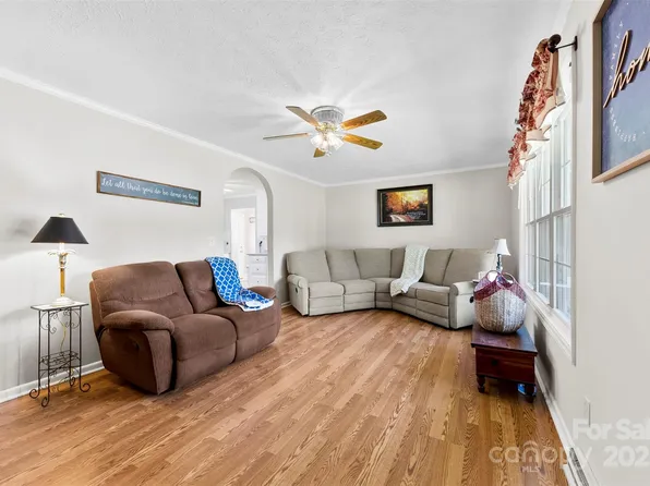 300 Scotland Dr, Kings Mountain, NC 28086