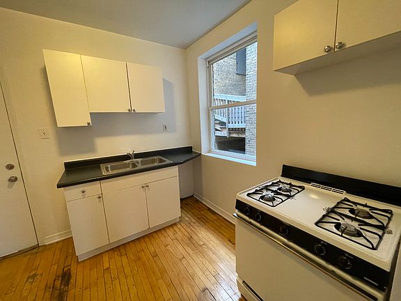 2nd image of 3034 N Whipple St #2