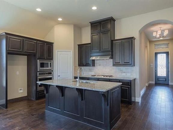 3rd image of 7912 Lewisville Ln