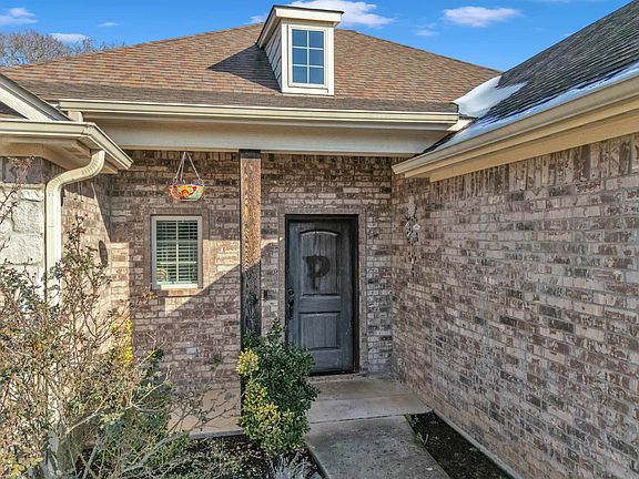 2nd image of 538 Karabeth Ln