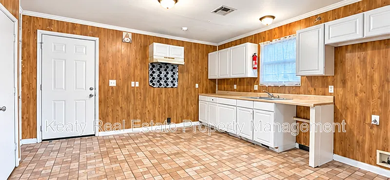 3 bed, 2.0 bath, 1200 sqft, $900 — Photo 3