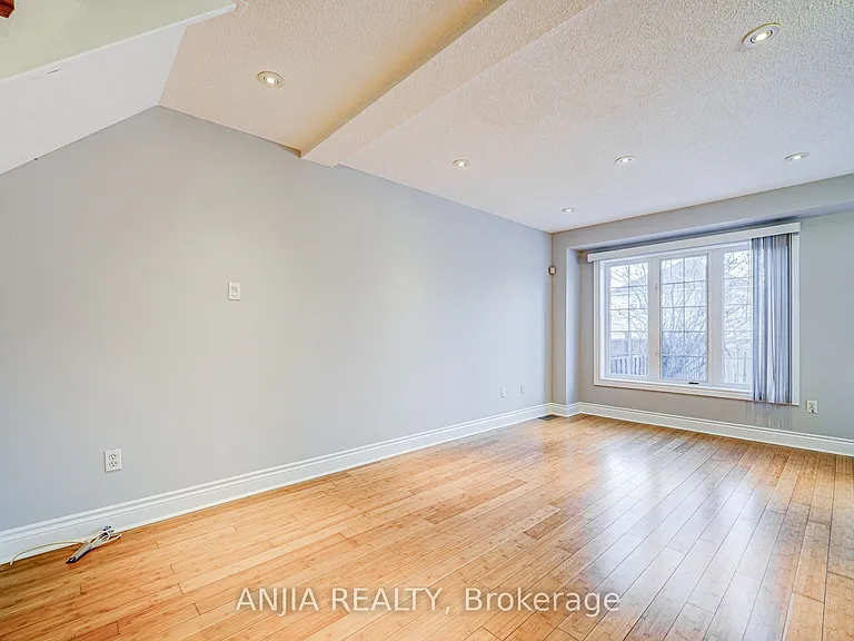 146 Billingsley Cres — Photo 8