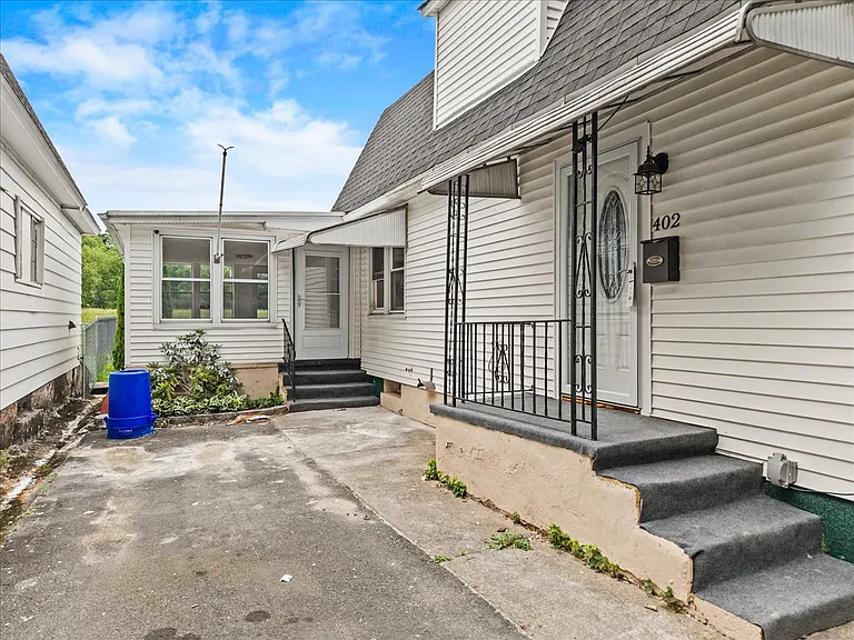 402 River St — Photo 39